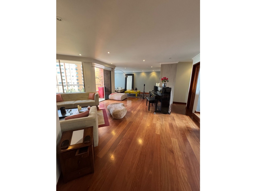 Vendo-arriendo opción amoblado apto con terraza y club.H Santa Barbar — foto 2