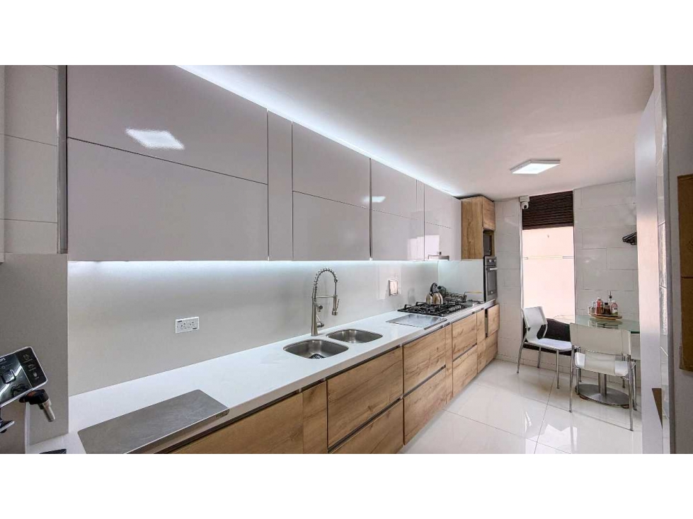 VENDO CASA REMODELADA DE TRES NIVELES EN CAJICA — foto 2