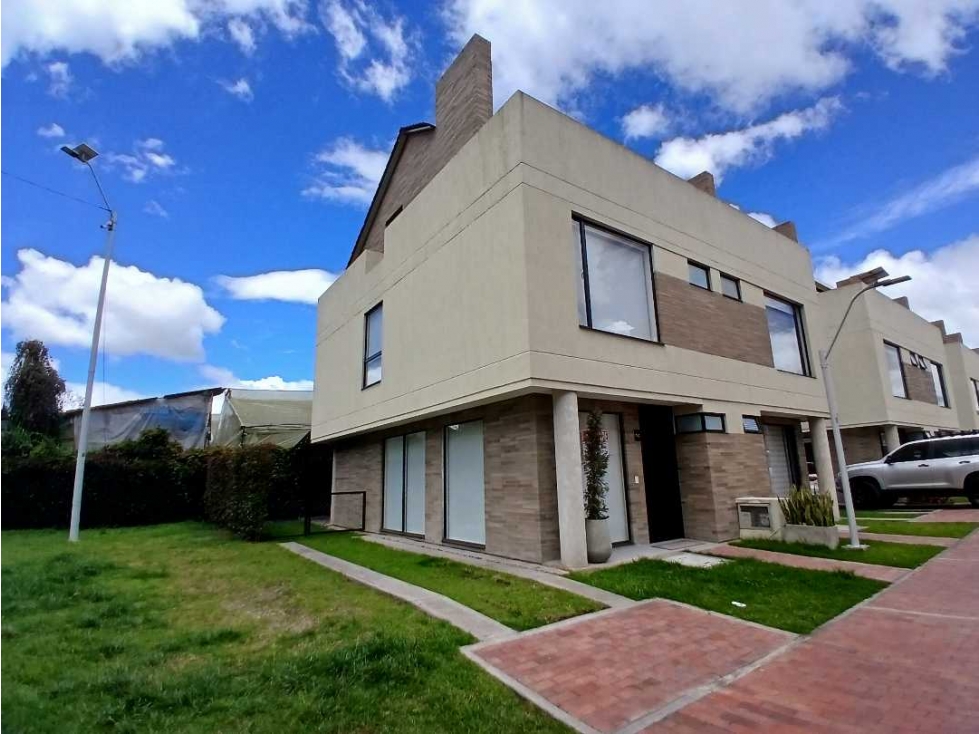 VENDO CASA CAMPESTRE ESQUINERA EN CHIA