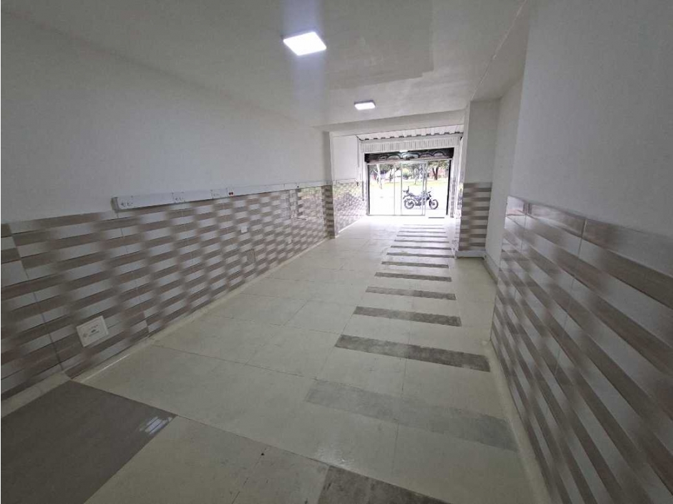 VENDO.CASA COMERCIAL EN AV PPAL LA ESMERALDA BOGOTA — foto 5