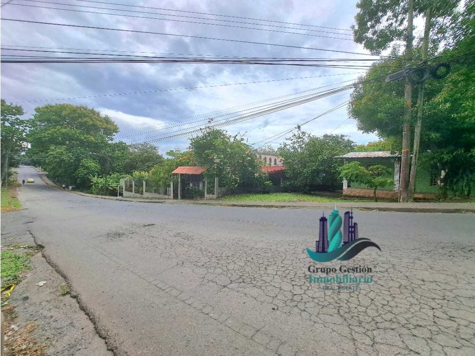 ALQUILO CASA COMERCIAL VIA COLEGIO.FOX FRENTE PLAZA COMERCIAL — foto 2