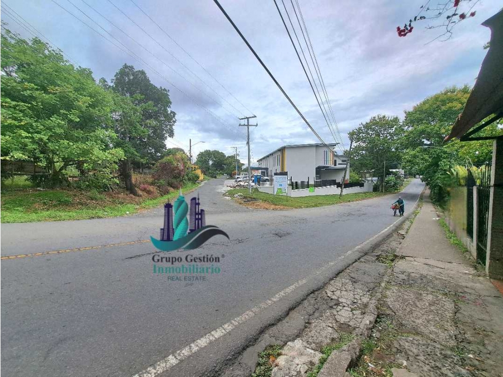 ALQUILO CASA COMERCIAL VIA COLEGIO.FOX FRENTE PLAZA COMERCIAL — foto 4