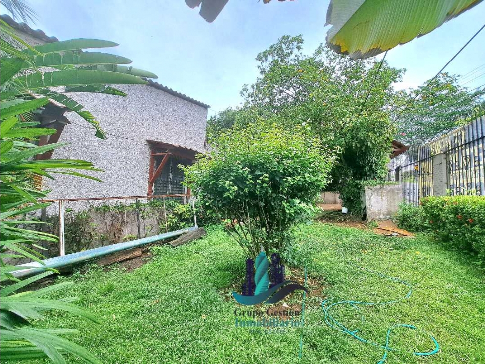 ALQUILO CASA COMERCIAL VIA COLEGIO.FOX FRENTE PLAZA COMERCIAL