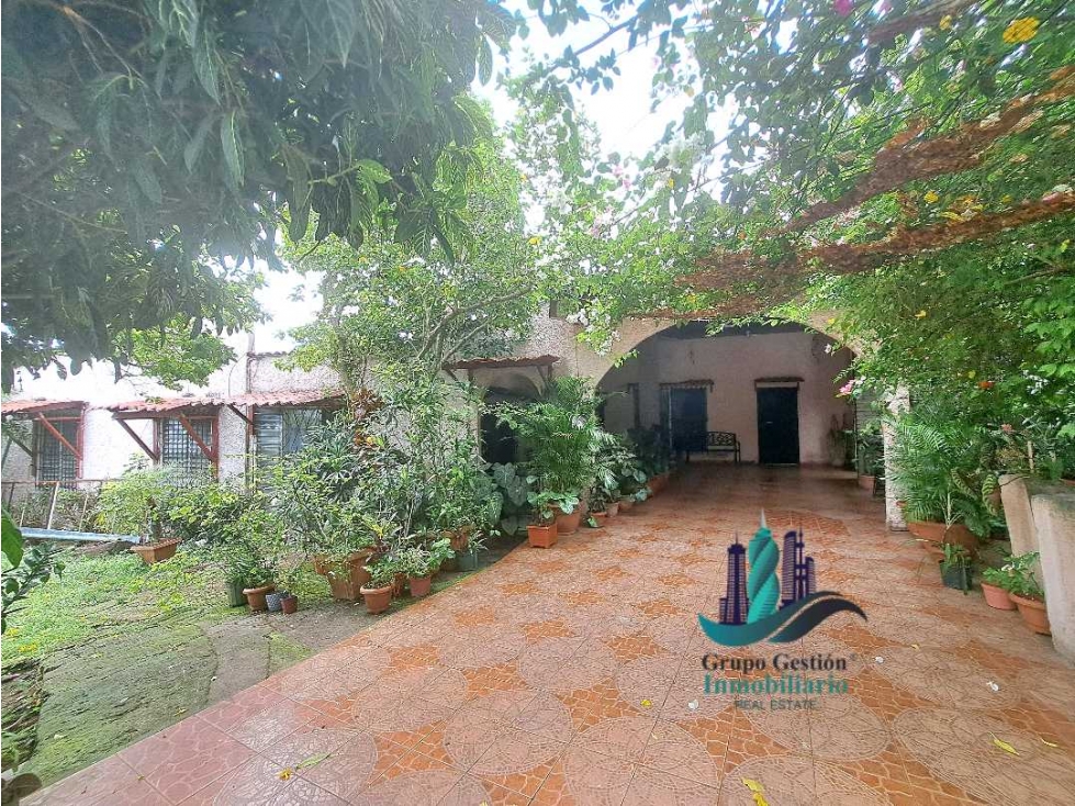 VENDO.CASA COMERCIAL VIA COLEGIO.FOX FRENTE PLAZA COMERCIAL
