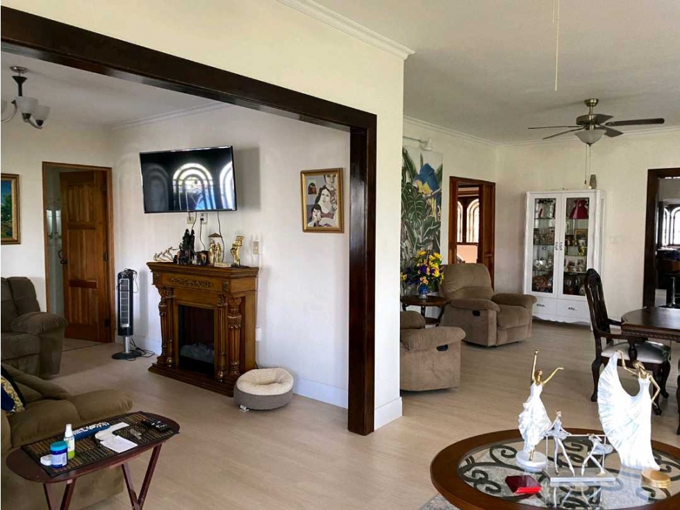 VENDO.CASA DE DOS PISOS.EN.BOQUETE - 4