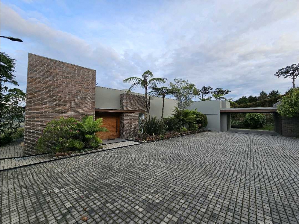 VENDO/CASA/ALTO DE LAS PALMAS