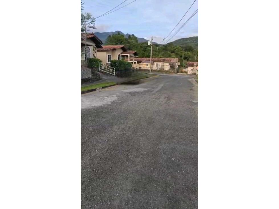 VENDO.CASA.DE SEGUNDA EN.ALTO.BOQUETE - 2
