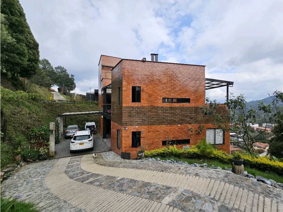 VENDO/CASA/ESCOBERO