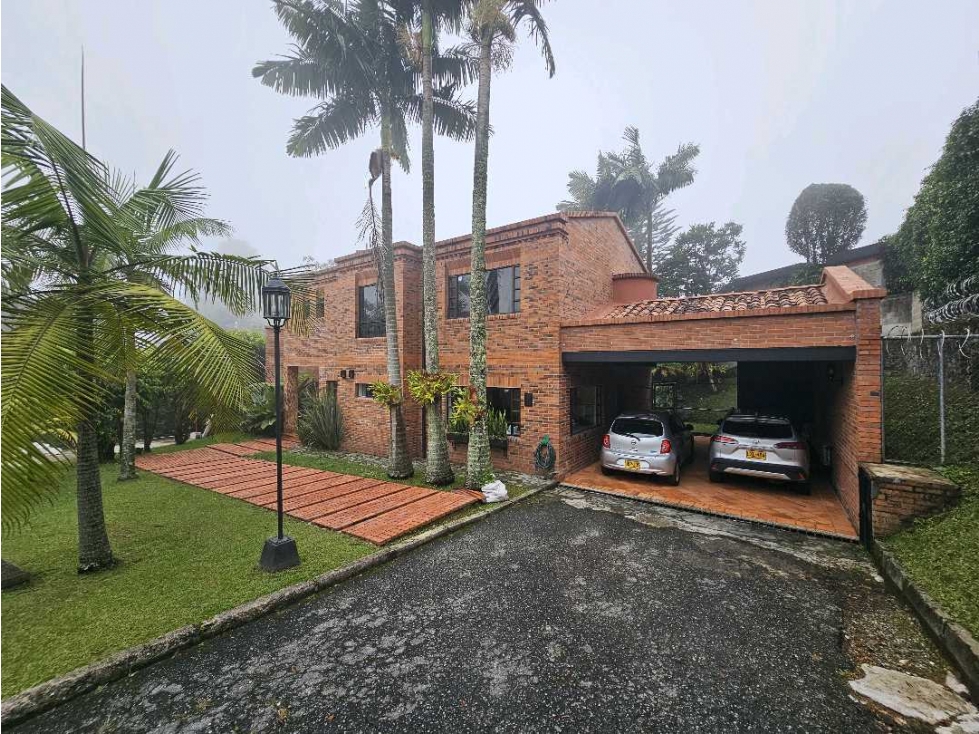 VENDO/CASA/PALMAS