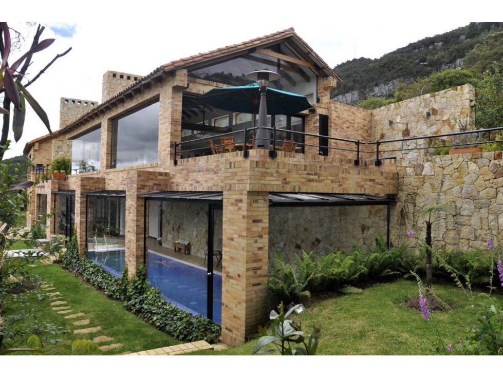 VENDO:CASA:PORTAL DE FUSCA CHIA:750M2:PISCINA