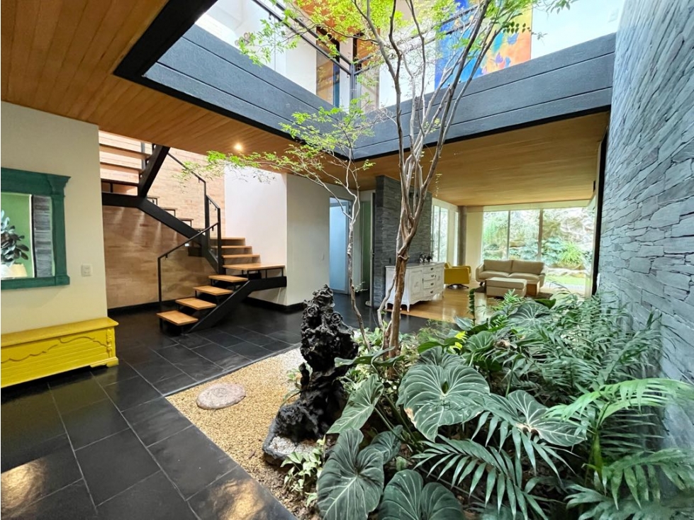 Vendo hermosa casa en Envigado sector Montessori