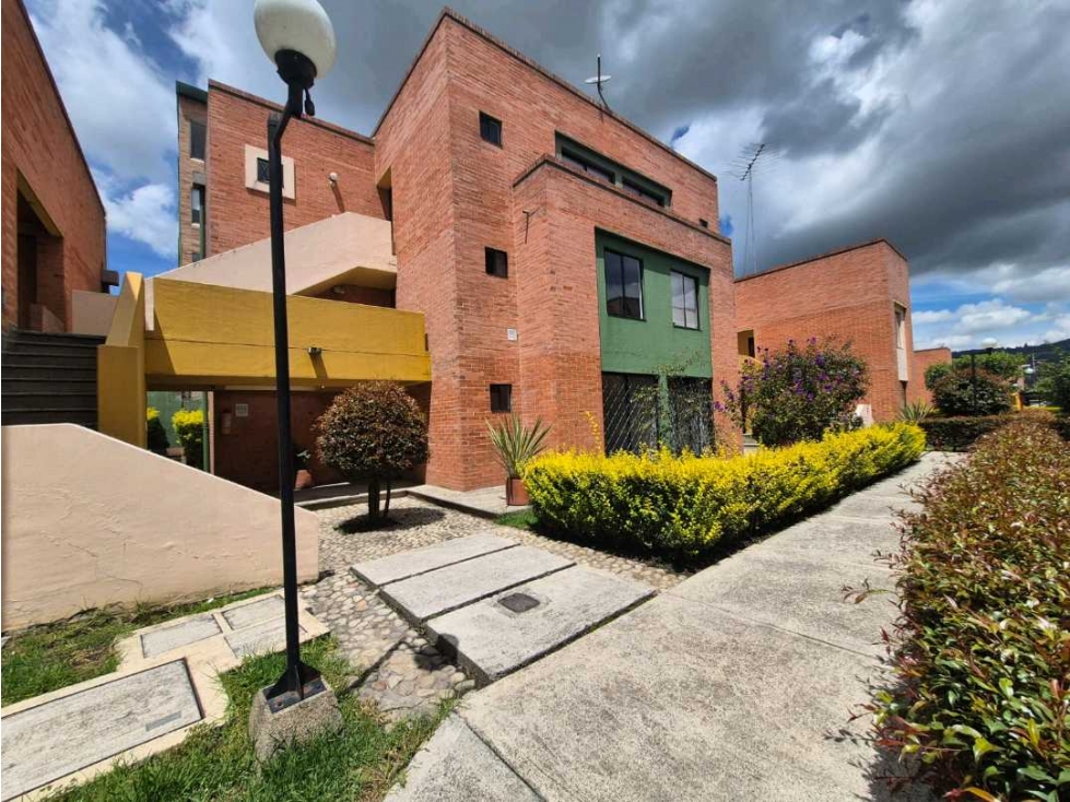 VENDO APARTAMENTO REMODELADO CON EXELENTE UBIACION EN CHIA
