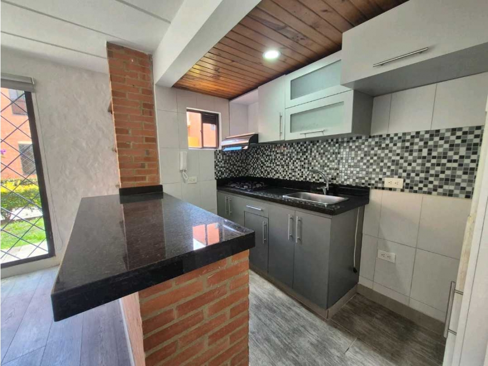 VENDO APARTAMENTO REMODELADO CON EXELENTE UBIACION EN CHIA — foto 3