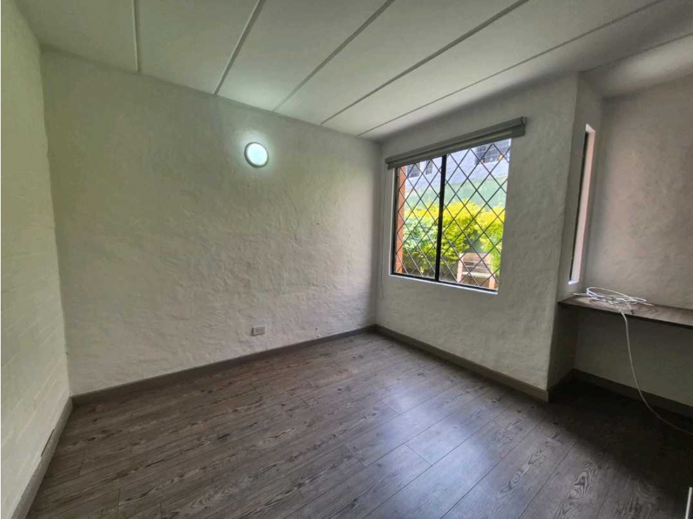 VENDO APARTAMENTO REMODELADO CON EXELENTE UBIACION EN CHIA — foto 4