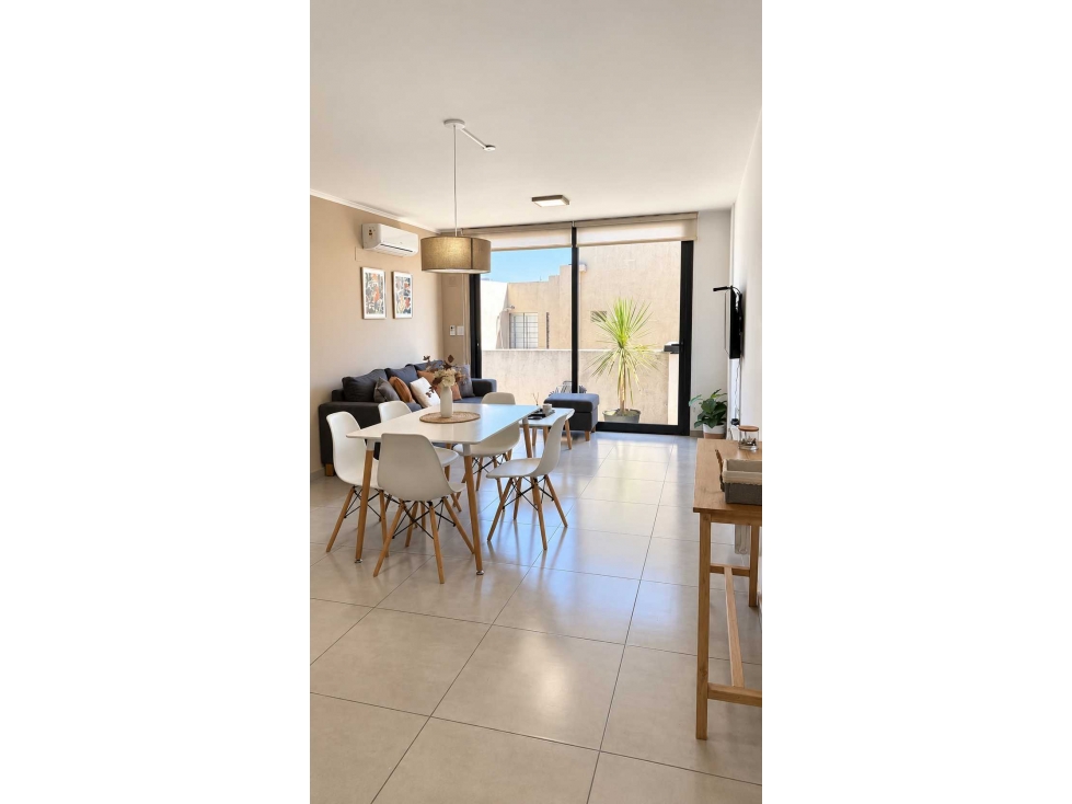 VENTA CATEGORIA DPTO 2 DORMITORI +GRAN PATIO +COCHERA |A PASOS SHOPING