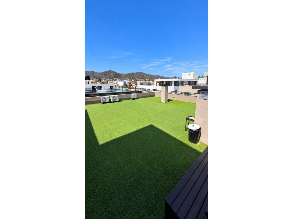 VENTA CATEGORIA DPTO 2 DORMITORI +GRAN PATIO +COCHERA |A PASOS SHOPING — foto 4