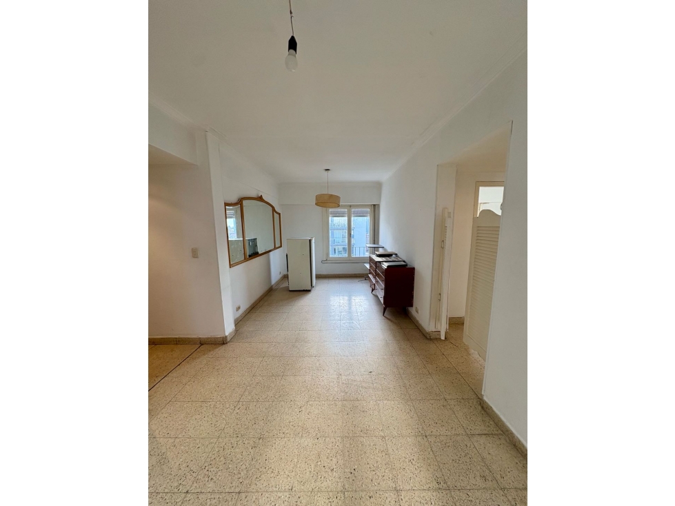 VENTA 3 ambientes contrafrente con cochera fija, Barrio Chauvin