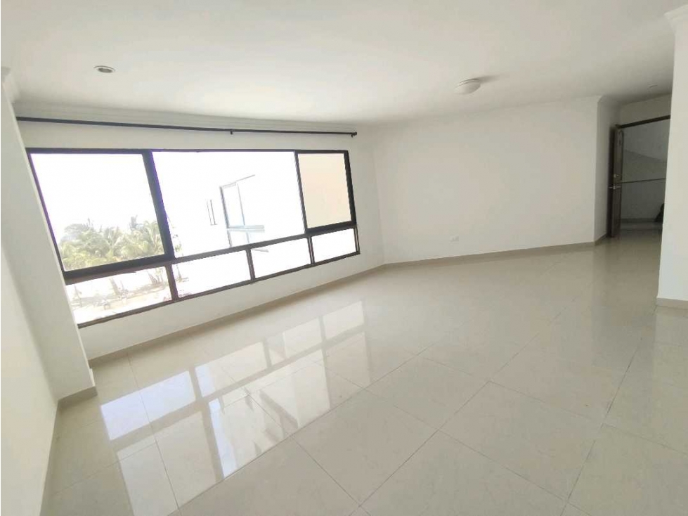 VENTA AMPLIO APARTAMENTO DE 2 ALCOBAS FRENTE A LA PLAYA EN CARTAGENA — foto 2