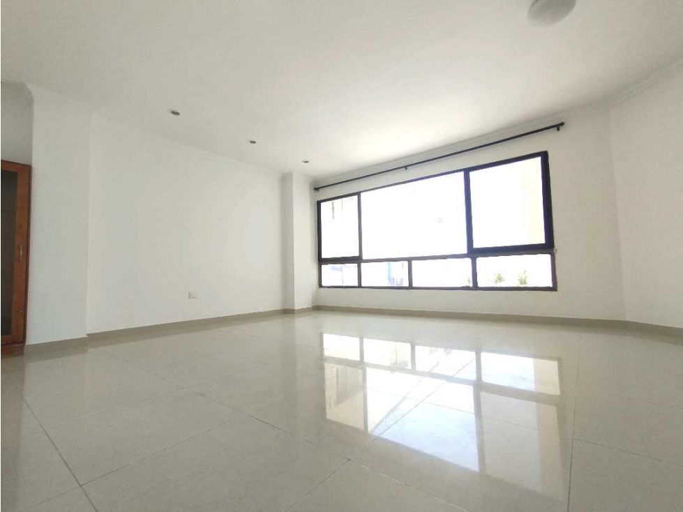 VENTA AMPLIO APARTAMENTO DE 2 ALCOBAS FRENTE A LA PLAYA EN CARTAGENA — foto 3