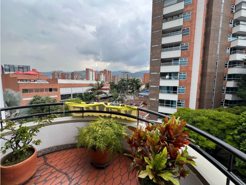 Venta AMPLIO apartamento Duplex Laureles Medellín 264,39 Mts2 — foto 2