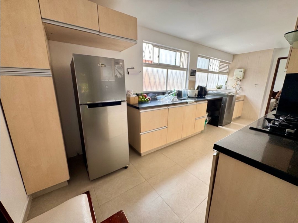 VENTA AMPLIO APARTAMENTO EN CONQUISTADORES