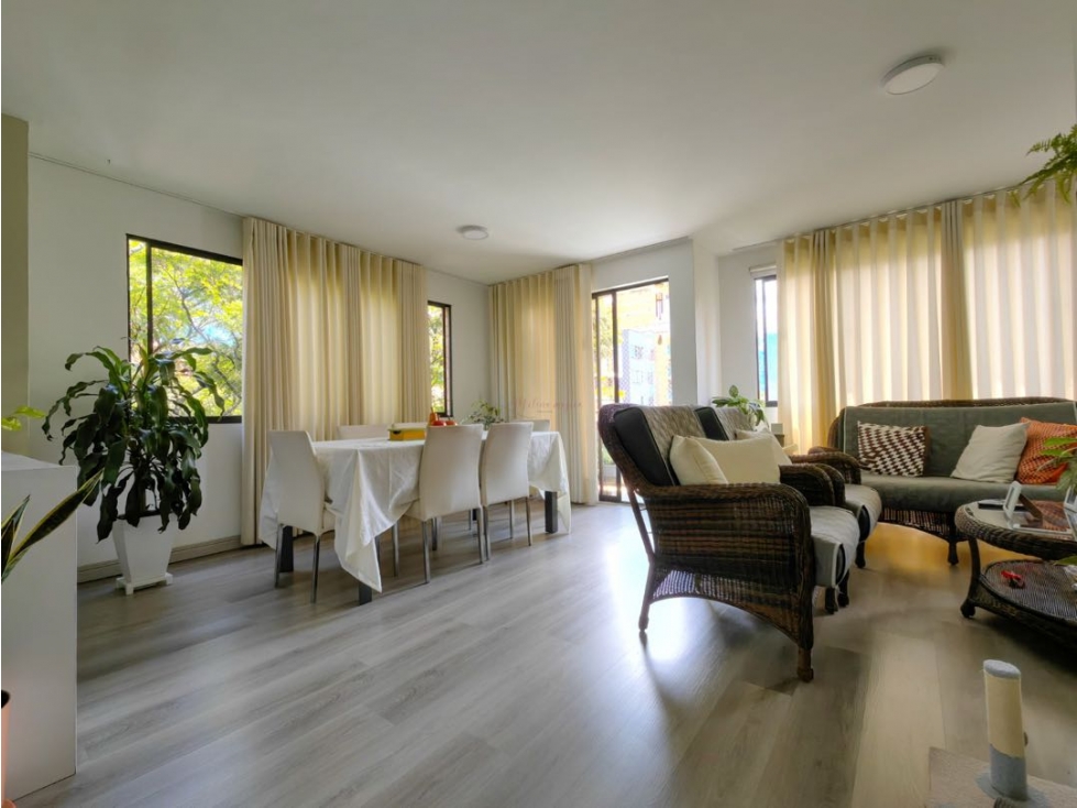 VENTA AMPLIO APARTAMENTO REMODELADO EN CONQUISTADORES