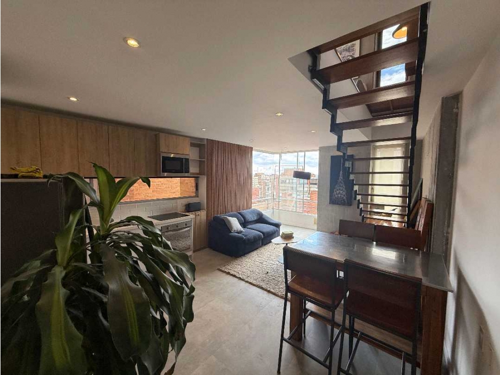 Venta Apartaestudio Dúplex Remodelado Rosales Bajo — foto 3