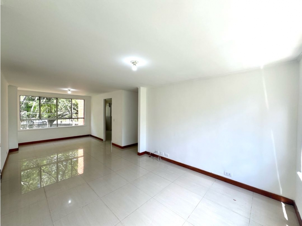 Venta apartamemto 4to piso sin ascensor. El Poblado. La inferior. — foto 2