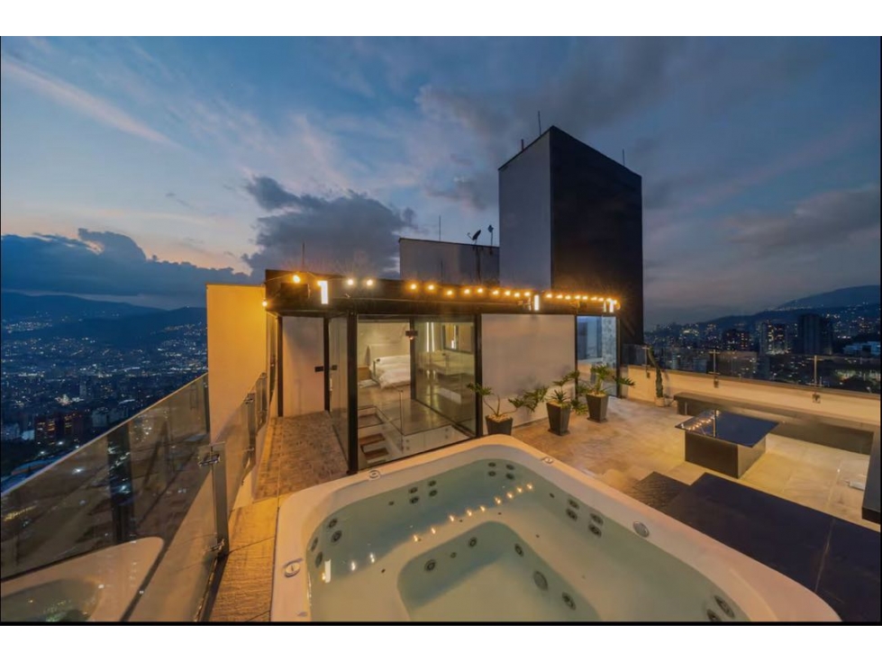 Venta penthouse, balcón y terraza con jacuzzi. El Poblado, San Lucas. — foto 2