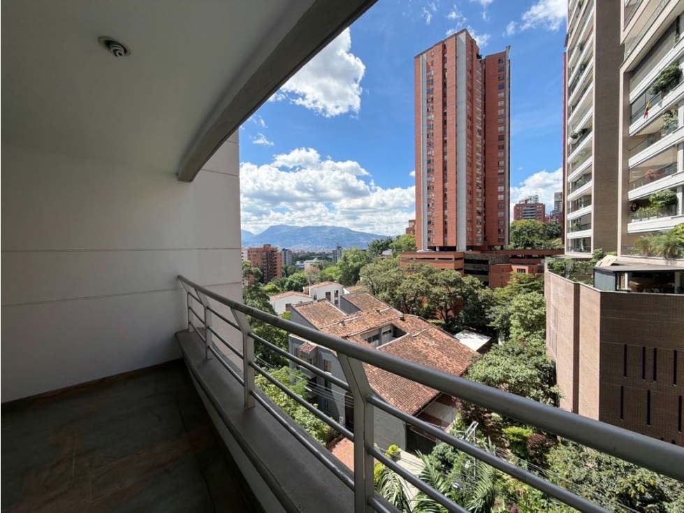 Venta apartamento. El Poblado, La Frontera. Ud completa.