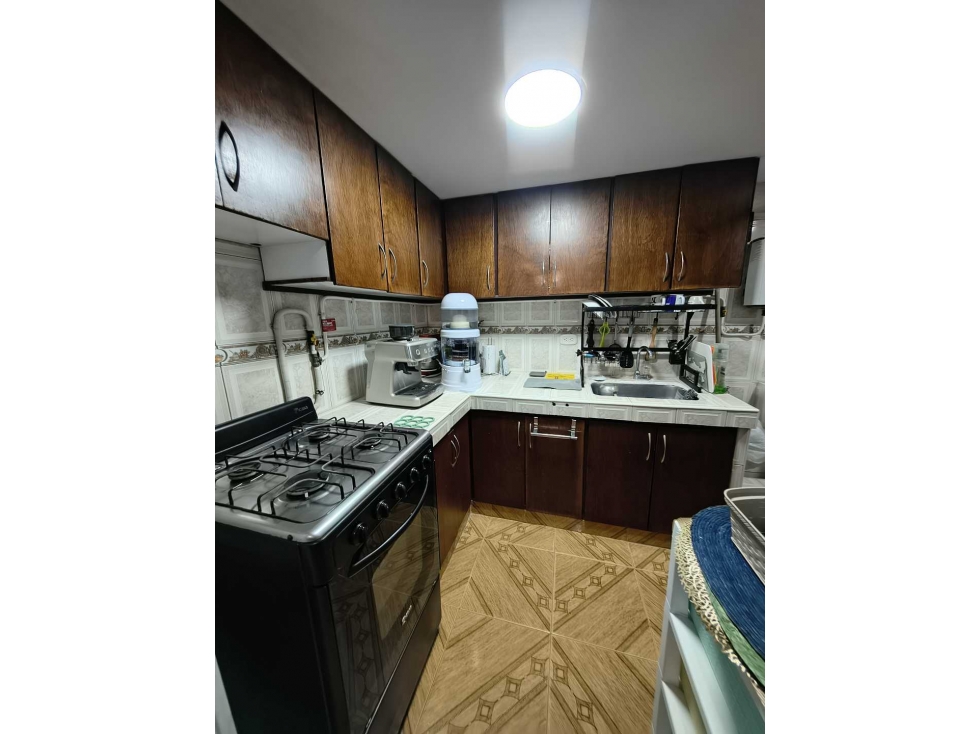 VENTA APARTAMENTO 2 PISO EL AGUACATAL Fresco-iluminado-buen estado