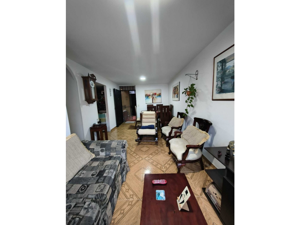 VENTA APARTAMENTO 2 PISO EL AGUACATAL Fresco-iluminado-buen estado — foto 2