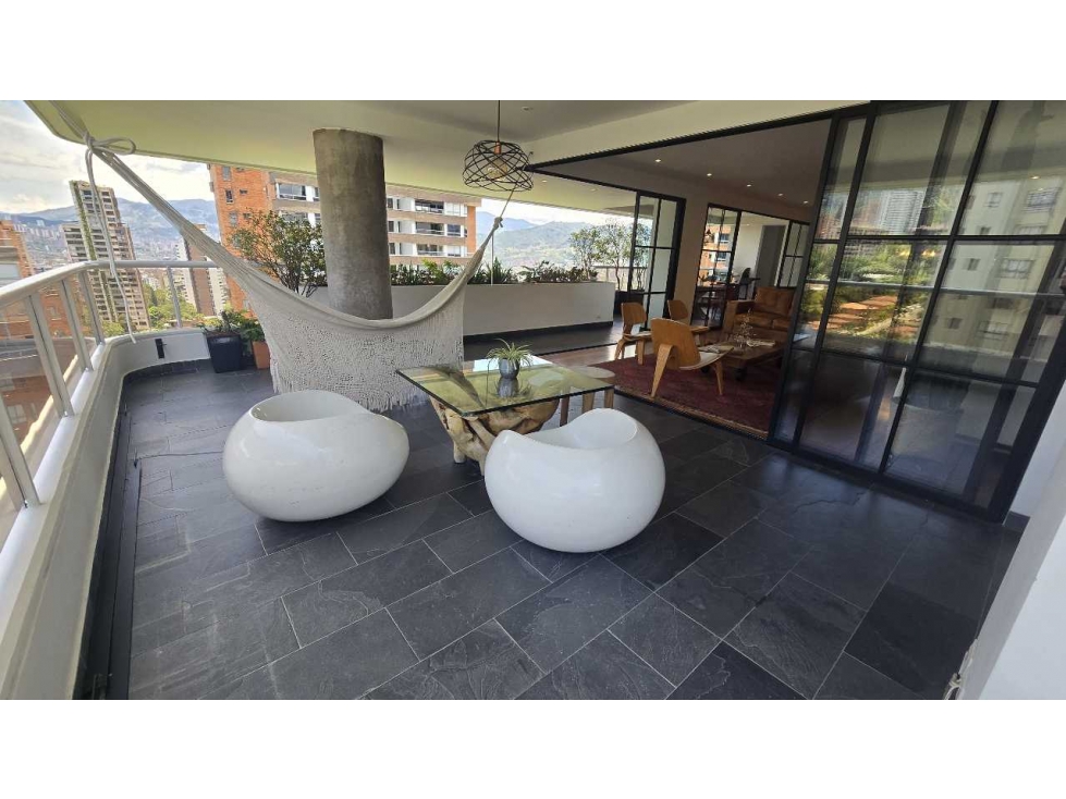 VENTA APARTAMENTO 380 m2 REMODELADO PISO ALTO EL POBLADO — foto 2