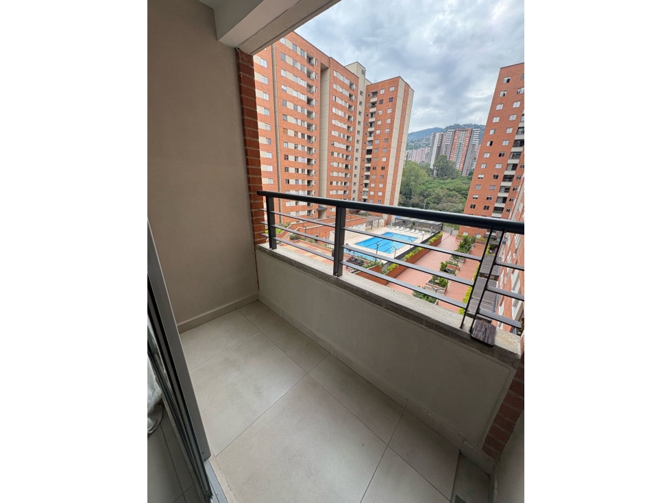 Venta apartamento al frente de Fabricato con parqueadero de carro