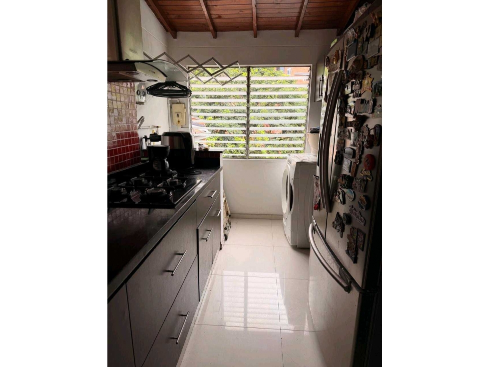 Venta apartamento, 77m2, Loma de San Julián, Medellin, para remodelar — foto 4