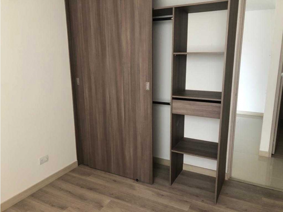 Venta apartamento 85m2, zona plana Sabaneta, piso alto, 2 parqueaderos — foto 3