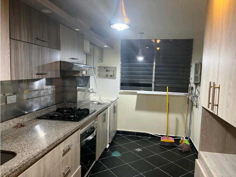 Venta apartamento, 86m2, Loma de San Julián, Poblado, para remodelar — foto 3