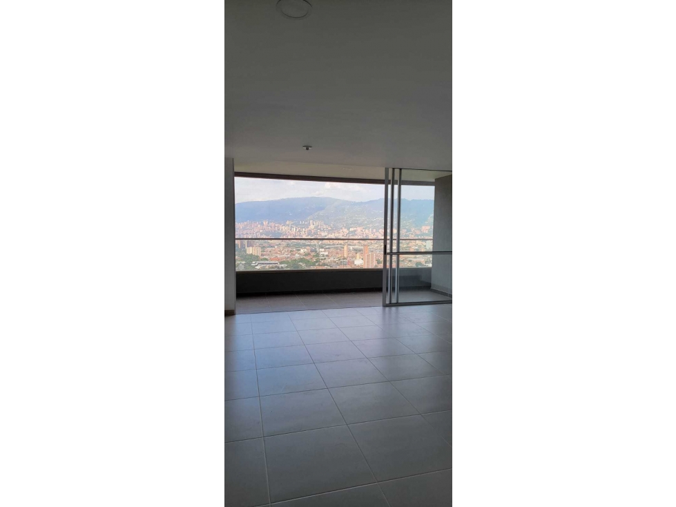 Venta apartamento 97 m2 Suramérica, Itagüí, unidad muy completa — foto 2