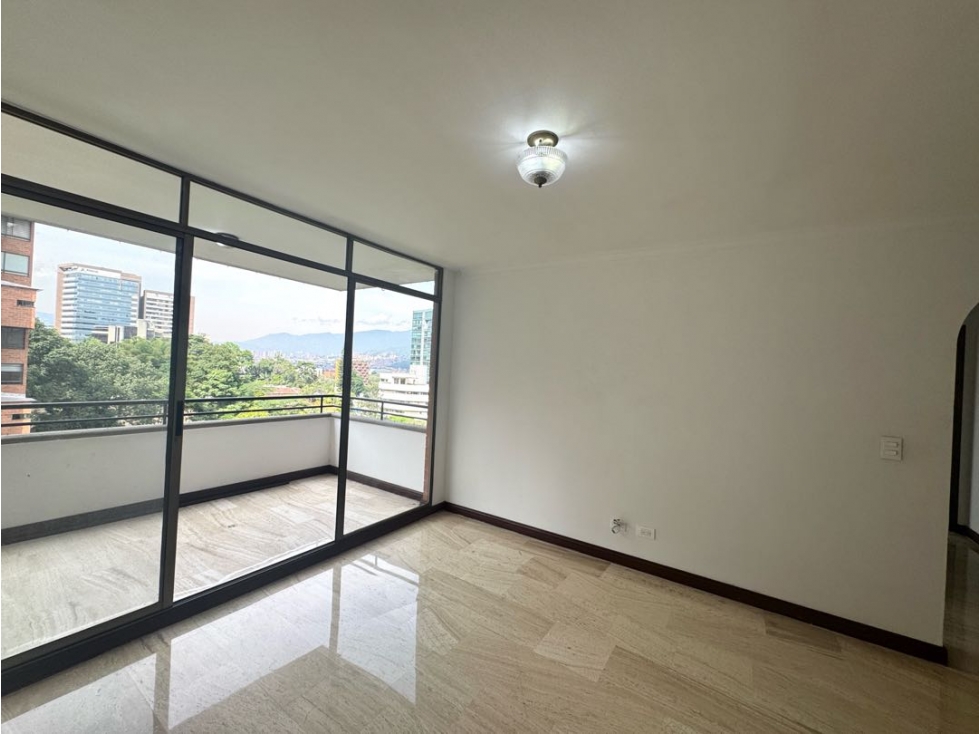Venta apartamento, balcón con vista panorámica. El Poblado. Castropol. — foto 2