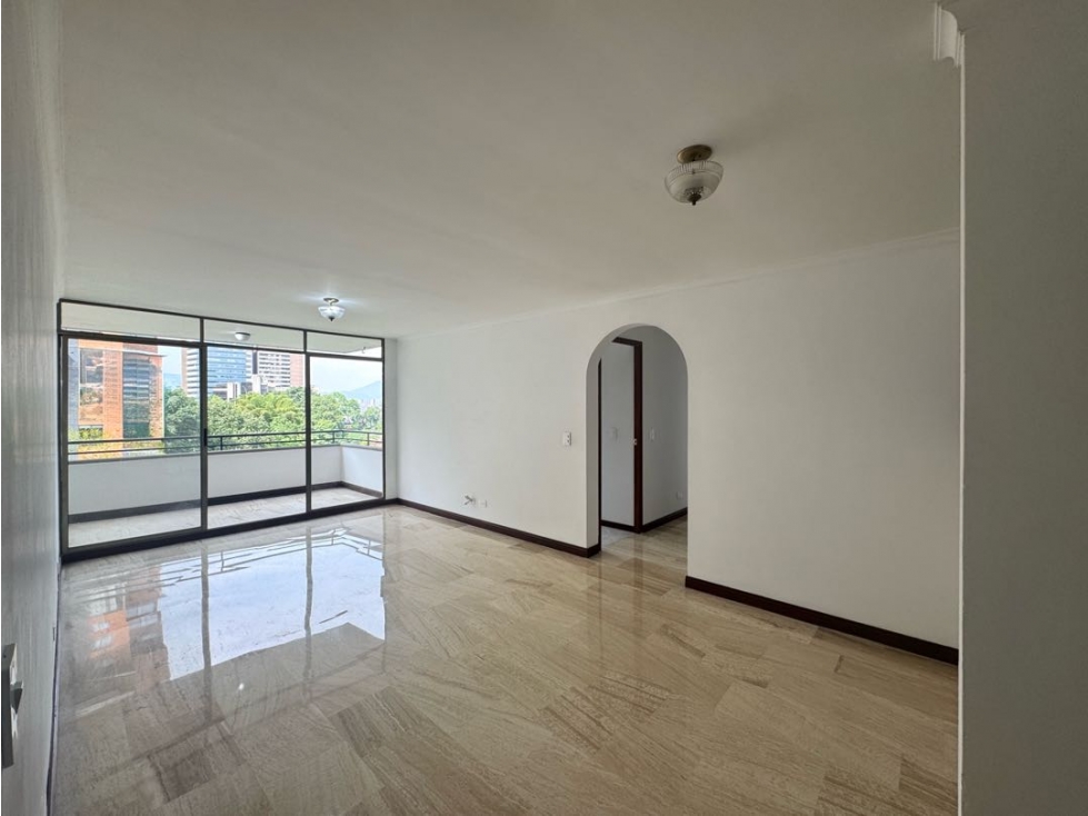 Venta apartamento, balcón con vista panorámica. El Poblado. Castropol. — foto 3