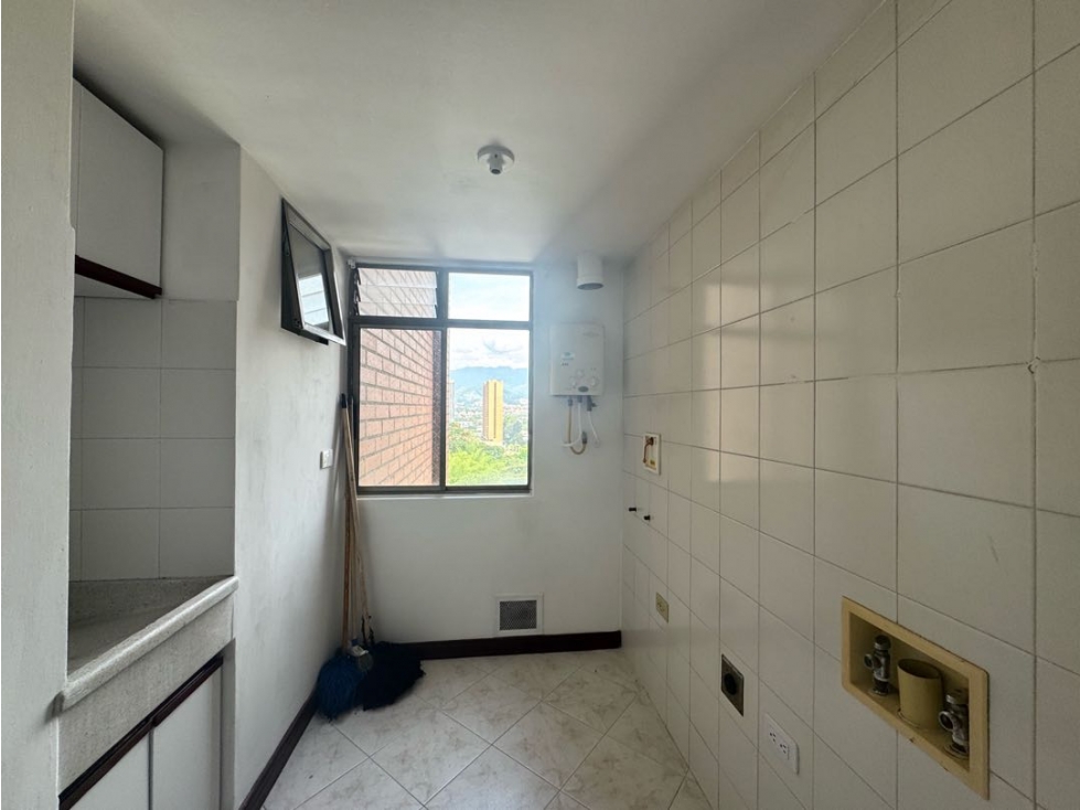 Venta apartamento, balcón con vista panorámica. El Poblado. Castropol. — foto 5