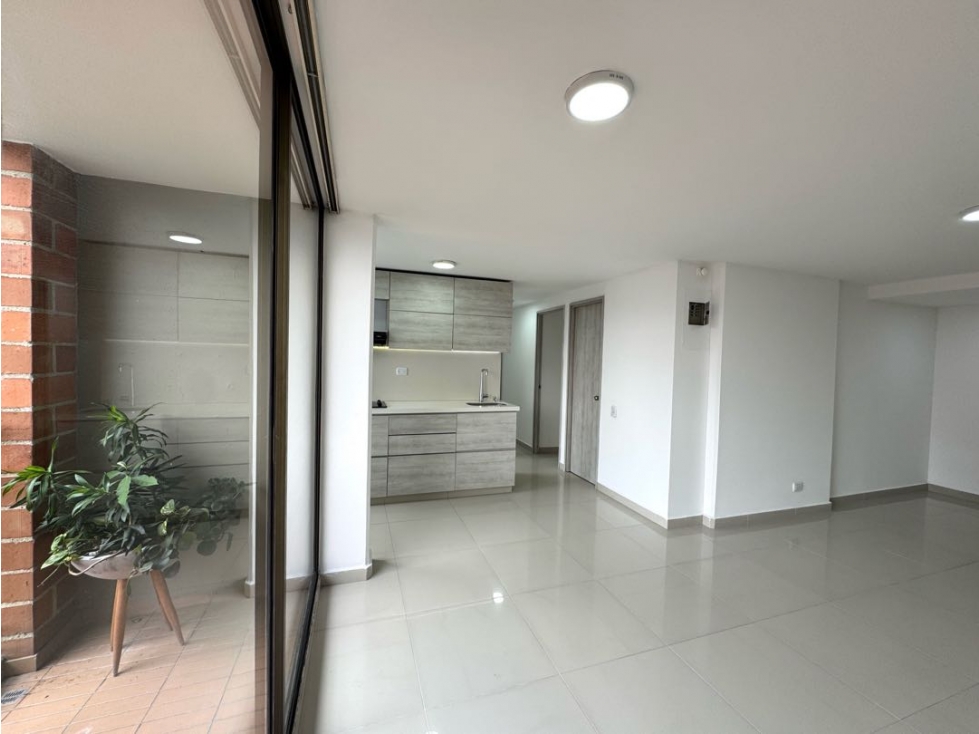 Venta apartamento. Balcón, vista. El Poblado, Castropol. Ud. completa. — foto 2