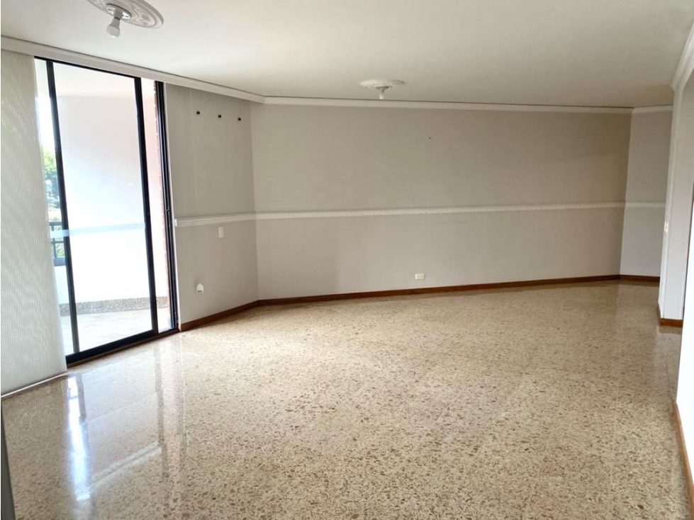 Venta apartamento con balcón. Cerca a La Av. Las Palmas. — foto 2