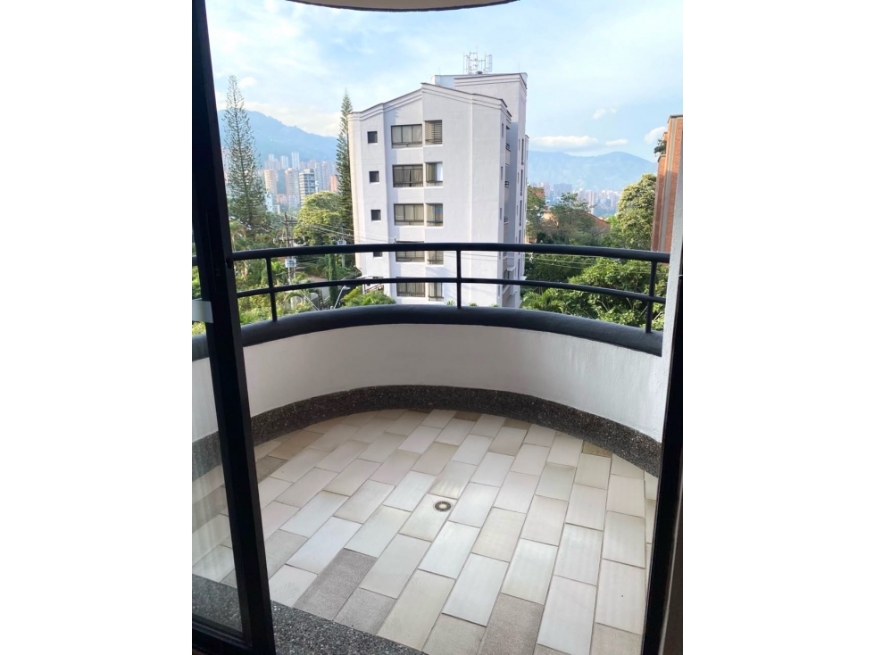 Venta apartamento con balcón. Cerca a La Av. Las Palmas. — foto 4