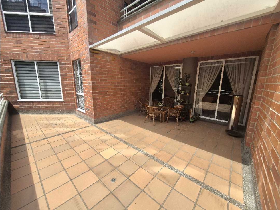 Venta apartamento con amplios espacios y TERRAZA cerca a Oviedo. — foto 2