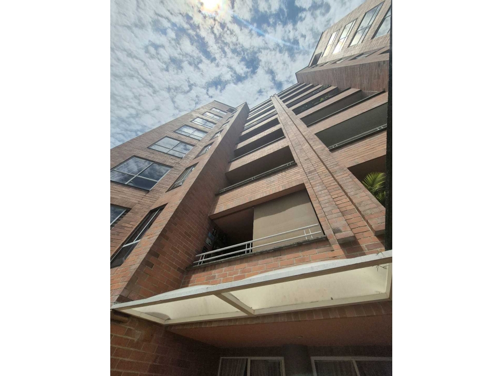 Venta apartamento con amplios espacios y TERRAZA cerca a Oviedo. — foto 3