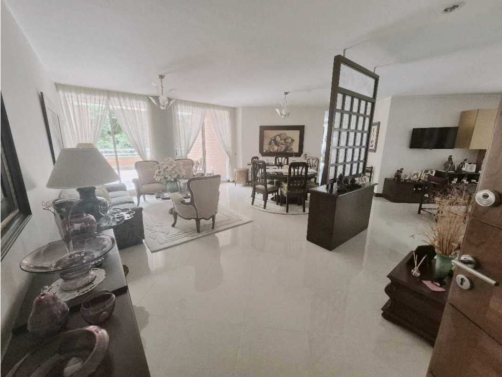 Venta apartamento con amplios espacios y TERRAZA cerca a Oviedo. — foto 4