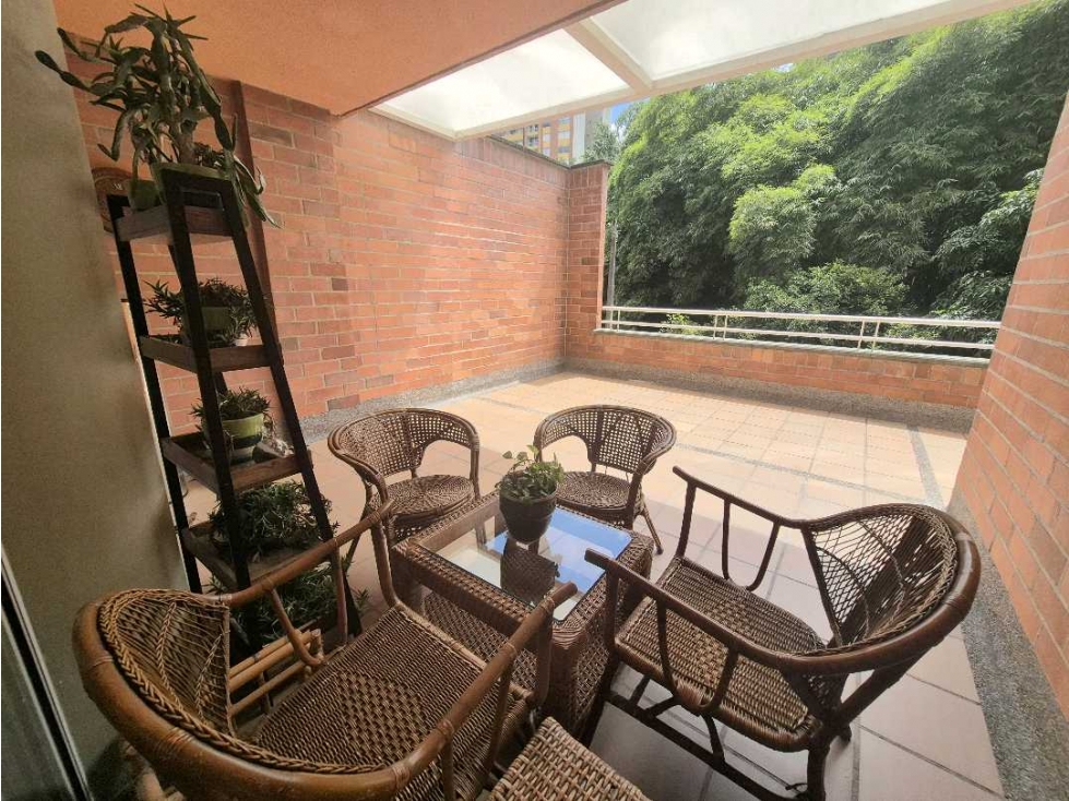 Venta apartamento con amplios espacios y TERRAZA cerca a Oviedo.