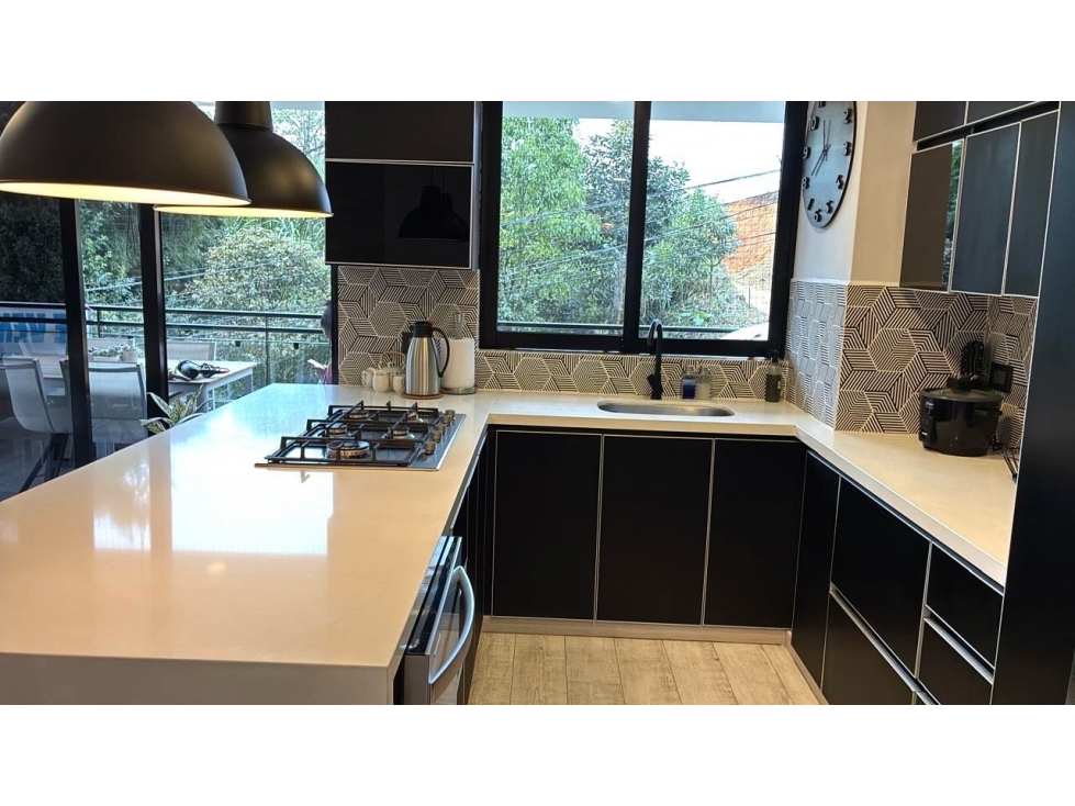 Venta apartamento con balcón. Cerca a Av. Las Palmas. — foto 3