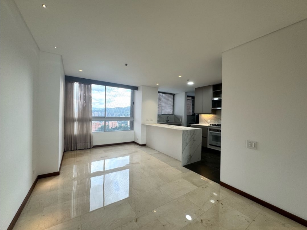 Venta apartamento con balcón. El Poblado, El Tesoro. Ud. Completa. — foto 5